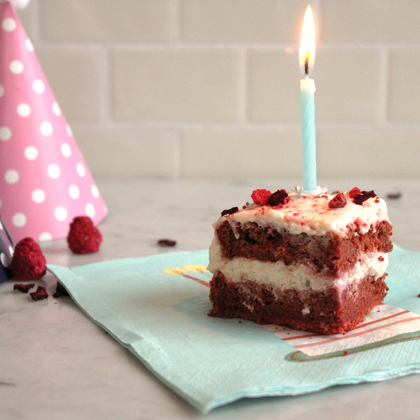 Geburtstagskuchen für Hunde, Backmischung für Hunde, Hundekuchen, Rote Bete Kuchen