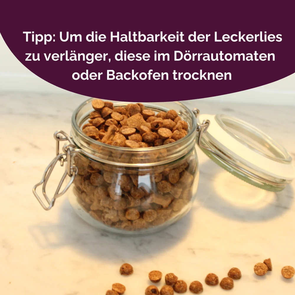 Tipp: Um die Haltbarkeit der Leckerlis zu verlängern, diese im Dörrautomaten oder Backofen trocknen.
